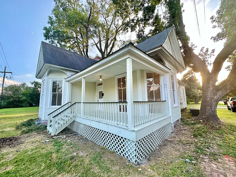802 Main St — Photo 36