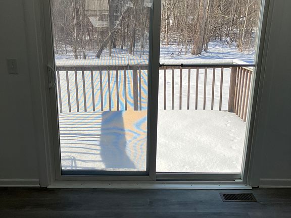 5th image of 42-44 Rose Cir #42