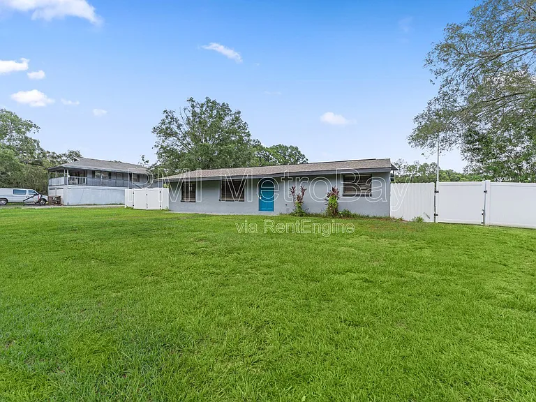 6121 N Falkenburg Rd — Photo 12