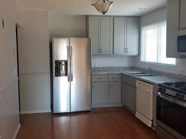 4633 McIlroy Dr, Saint Louis, MO 63128