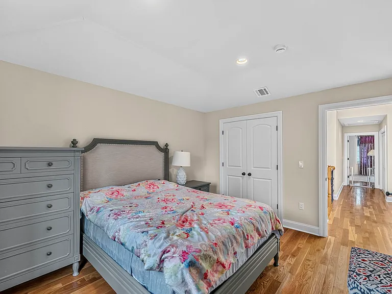 809 Edgewood Ln — Photo 27