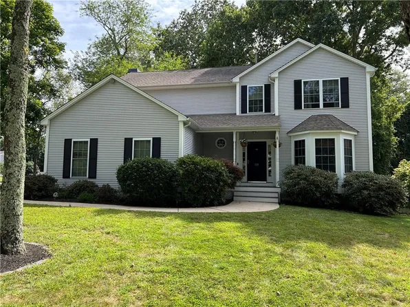 28 Crest Ave, Narragansett, RI 02882