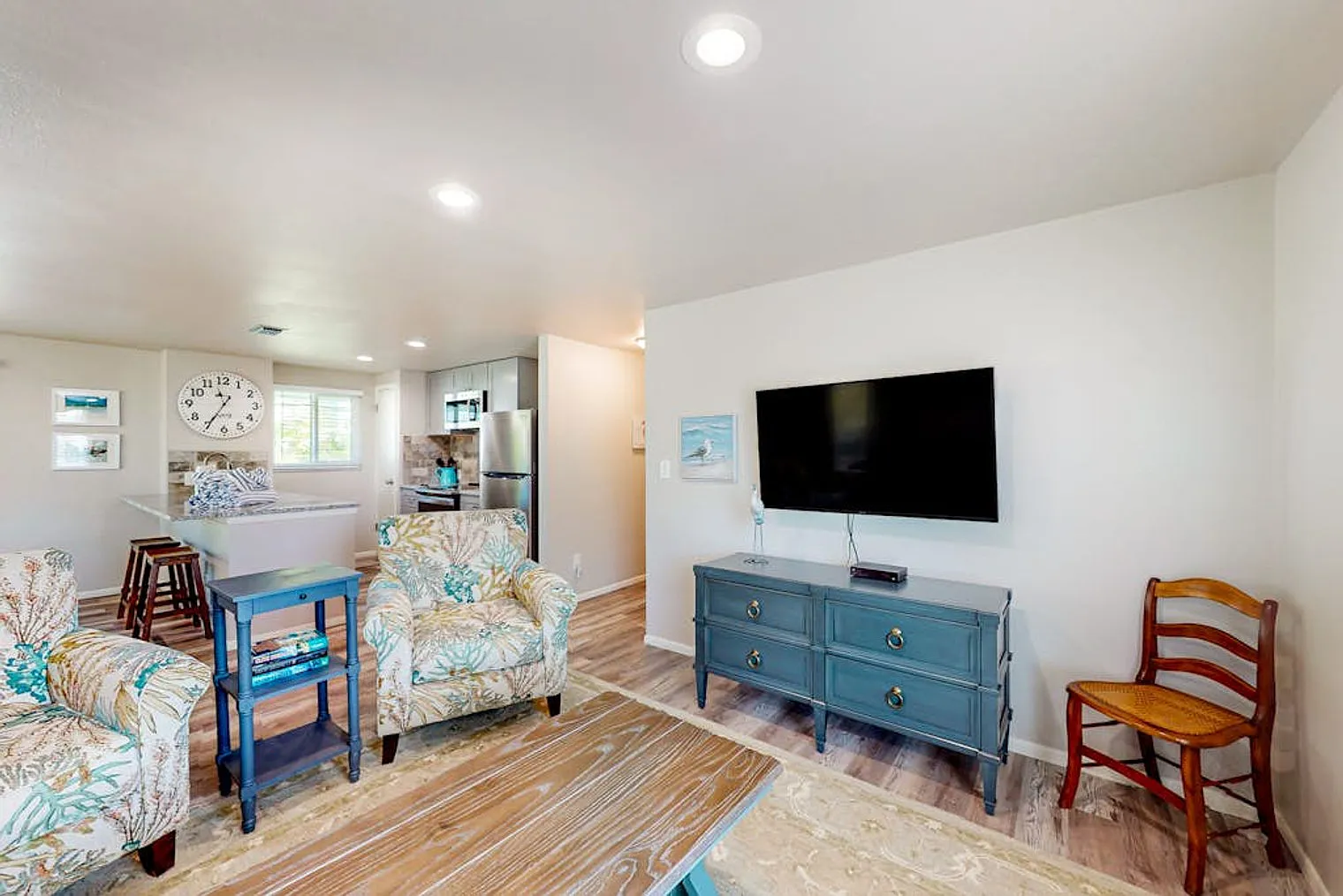 2 bed, 1.0 bath, 516 sqft, $1,951 — Photo 2