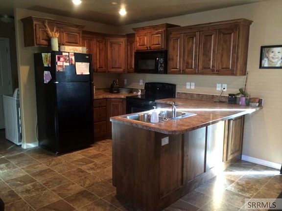 3rd image of 3043 Janessa Ln