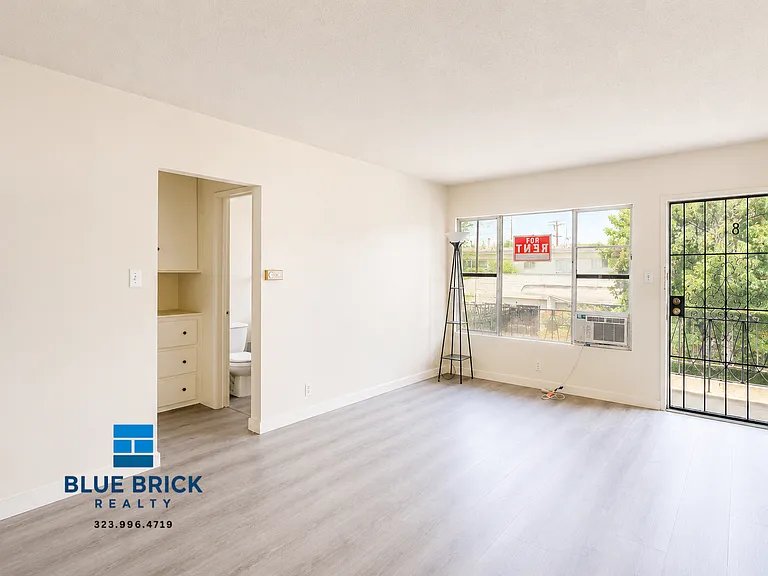 1055 N El Centro Ave #8 — Photo 6