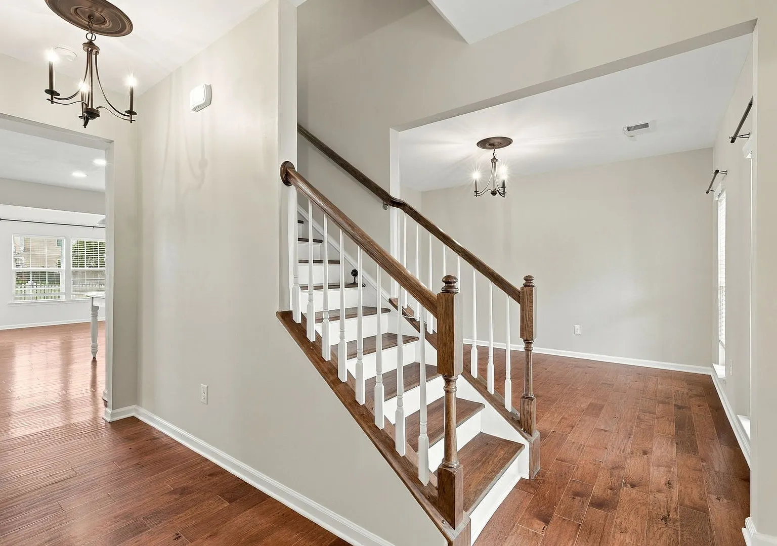 4 bed, 2.5 bath, 2767 sqft, $3,000 — Photo 4