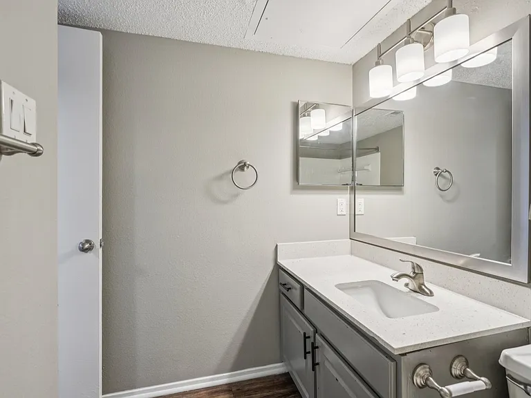 5644 Riverwalk Dr — Photo 61