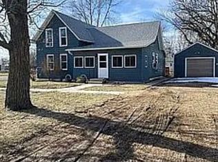 645 West St, Phillips, NE 68865