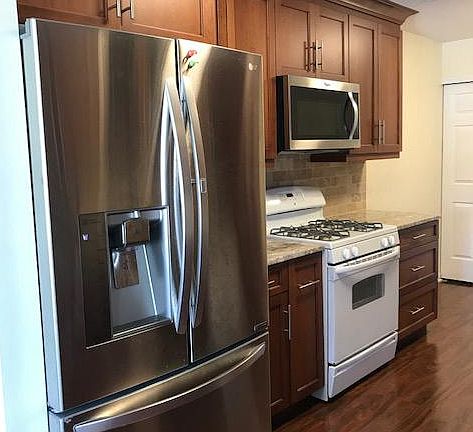 4th image of 32B Foxboro Ct