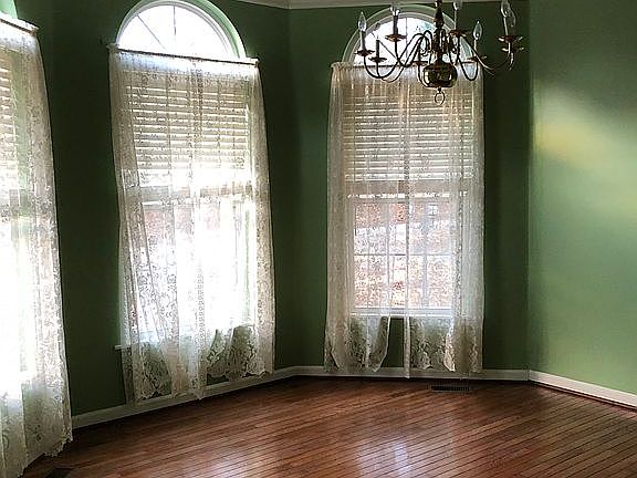 4th image of 457 Oakmont Dr