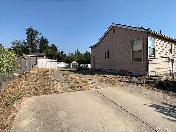 5th image of 1204 S 207th St