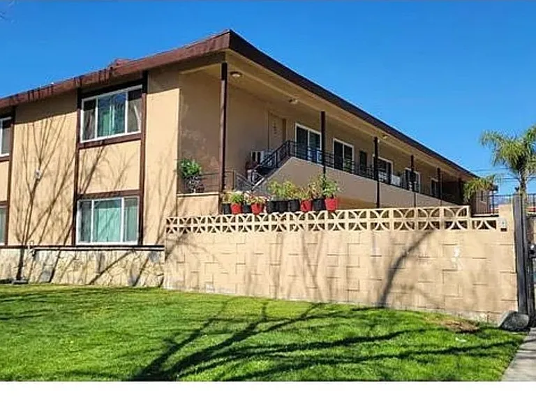 811 Orchid Ct #L — Photo 4
