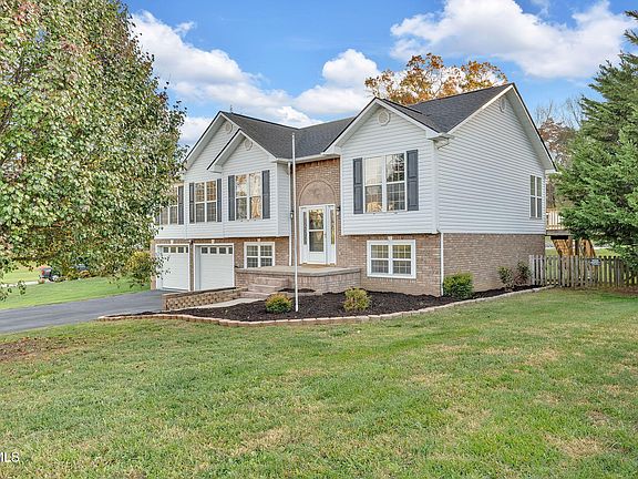 3rd image of 294 Oriole Ln