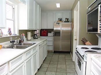 4th image of 3102 Suffolk Dr