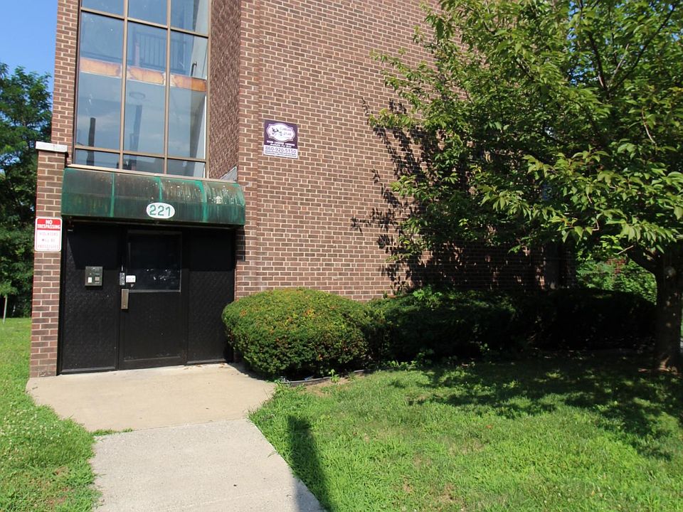 221 Laurel St APT A, Hartford, CT 06105 Zillow