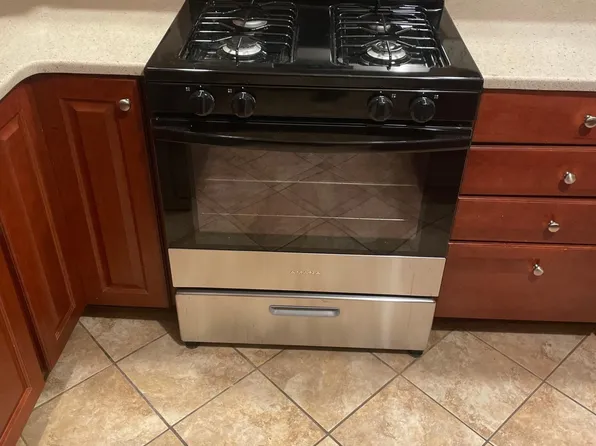 8 Elm St Floor 1, New York Mills, NY 13417