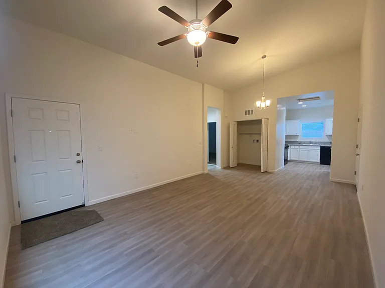 4106 E Kaweah Ave — Photo 3