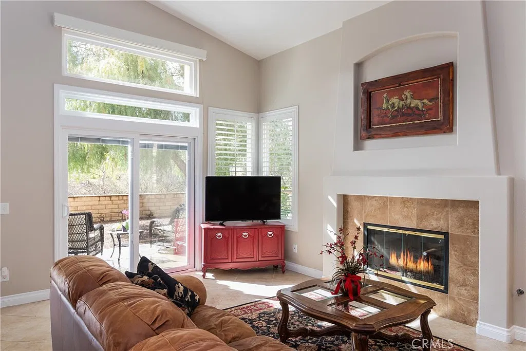 2 bed, 1350 sqft, $3,395 — Photo 3