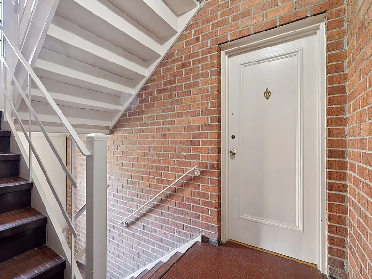 Battery Lane Apartments — Photo 2