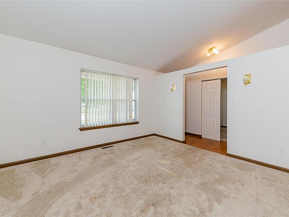 5th image of 22 Trampe Hill Dr