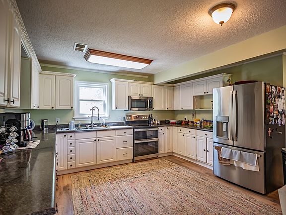 2nd image of 2857 Anthony Rd