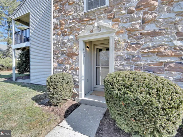 209 Greenview Dr, Lancaster, PA 17601