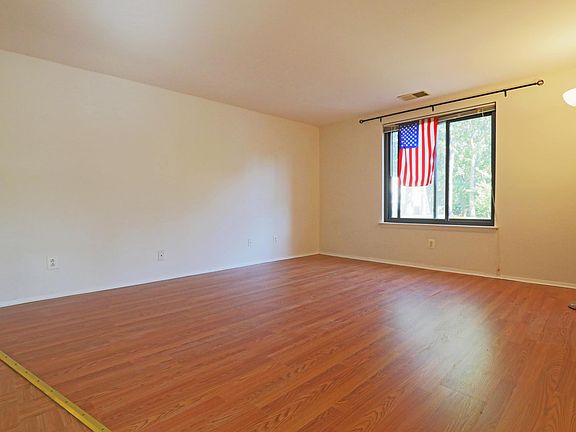 3rd image of 71 Sagamore Hills Dr