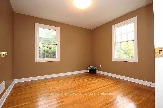 209 Knox Cres — Photo 9