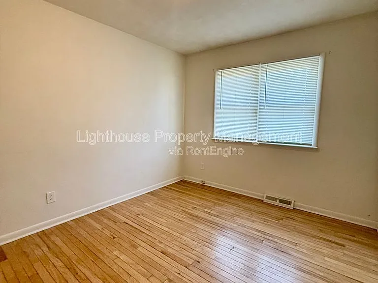 2108 Woodbine Ave — Photo 9