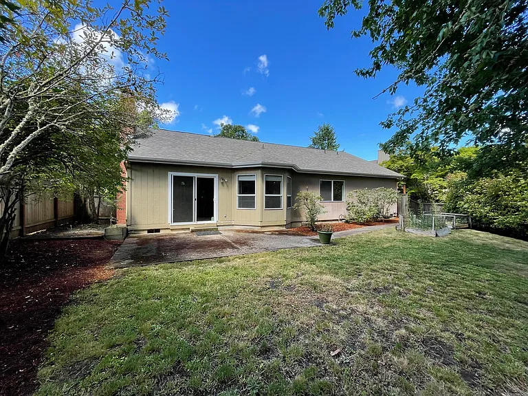 2456 Blackburn St — Photo 16