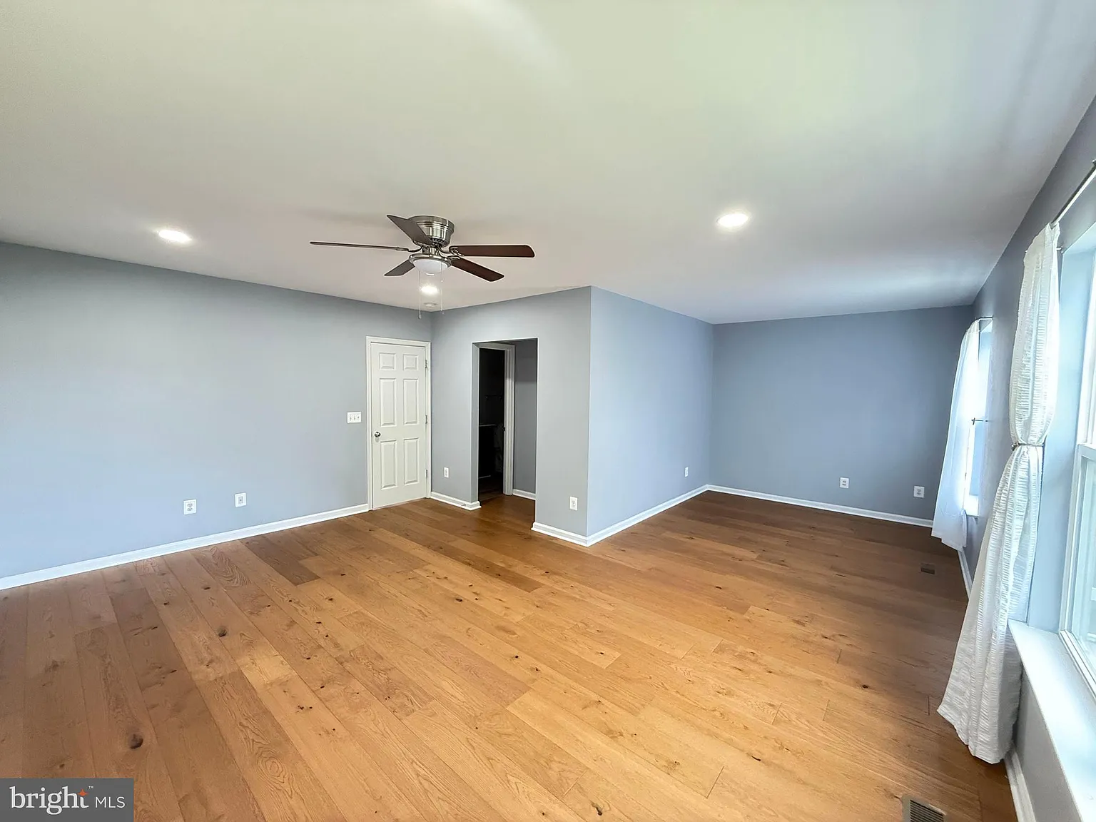 3 bed, 3.5 bath, 2529 sqft, $2,495 — Photo 4