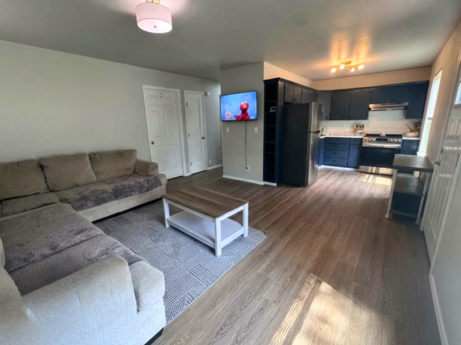 3 bed, 864 sqft, $1,550 — Photo 2