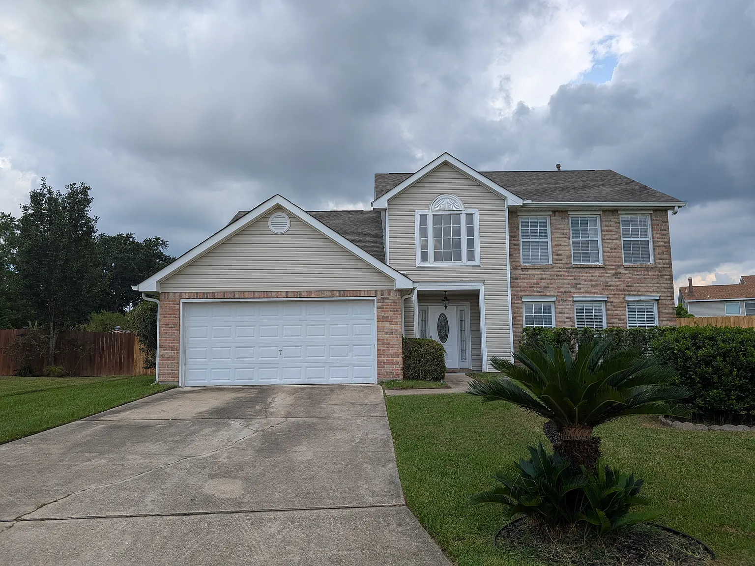 3 bed, 2.5 bath, 2055 sqft, $2,400 — Photo 1