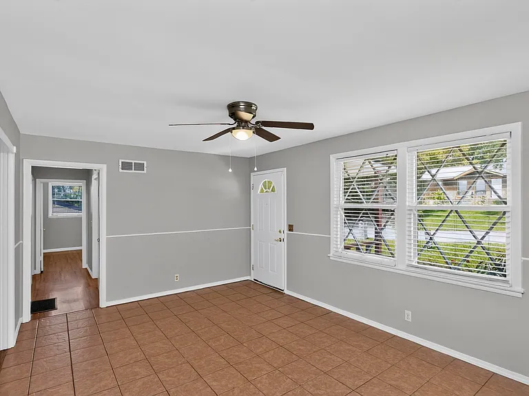 261 Eisenhower Dr — Photo 7