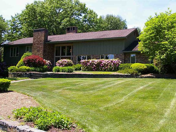 2nd image of 7 Saint Andrews Dr