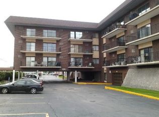 9520 S Mayfield Ave, Oak Lawn, IL 60453