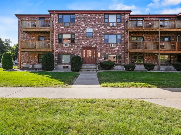 16-16A Mayberry Dr #4, Westborough, MA 01581