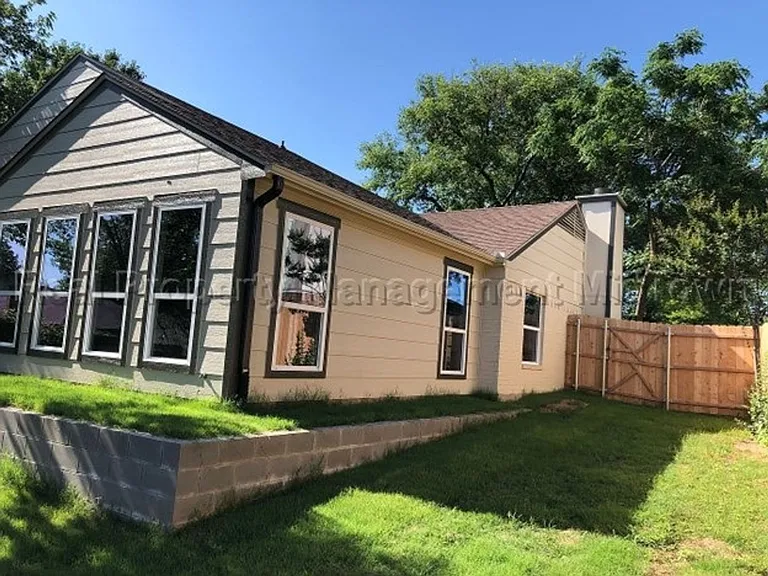 2325 Warwick Ave — Photo 32