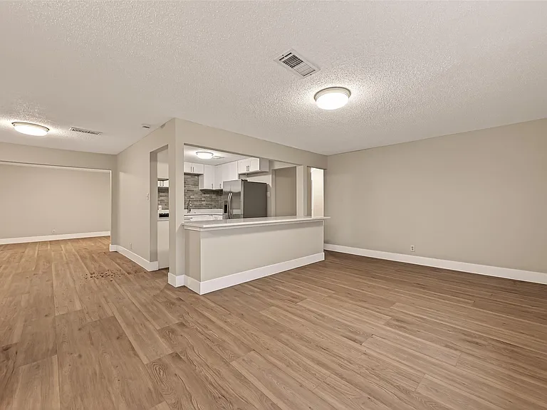 5833 Southlea St — Photo 5