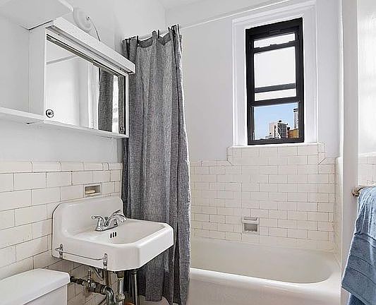 5th image of 270 W 11th St APT 6G
