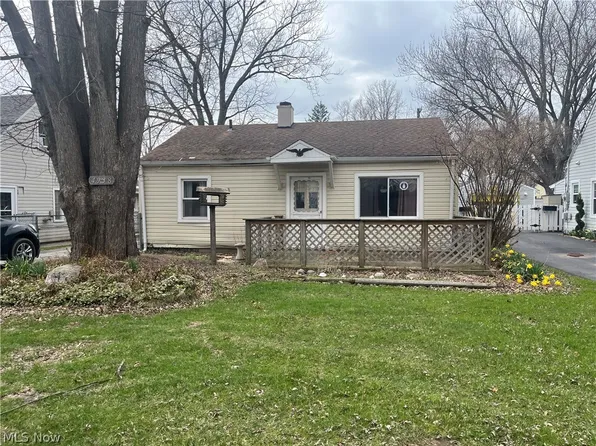 4938 Corduroy Rd, Mentor, OH 44060