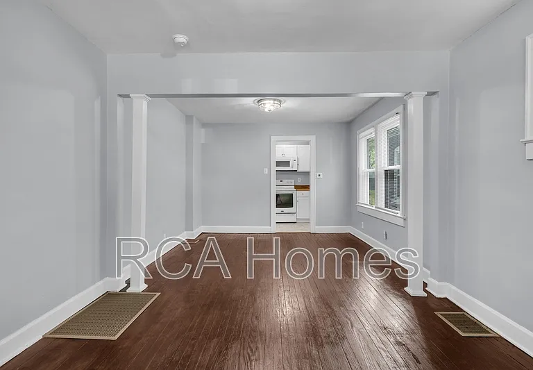 2449 Wheeler St — Photo 2
