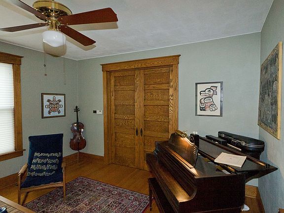 Pocket doors between living and dning rooms