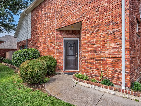 4th image of 114 Constitution Dr