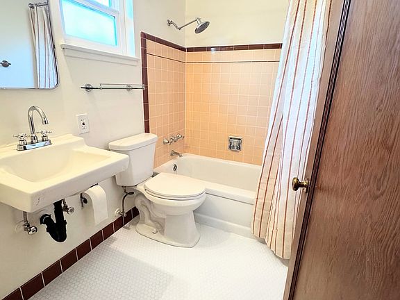 5th image of 1503 Carmel Dr #1501