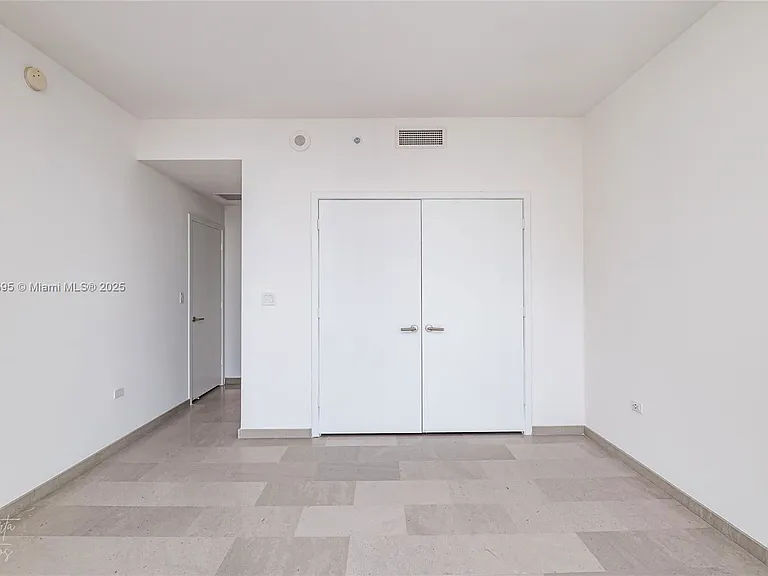 88 SW 7th St #1004 — Photo 29