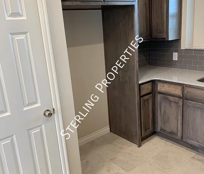 1020 Old Frisco Rd — Photo 6