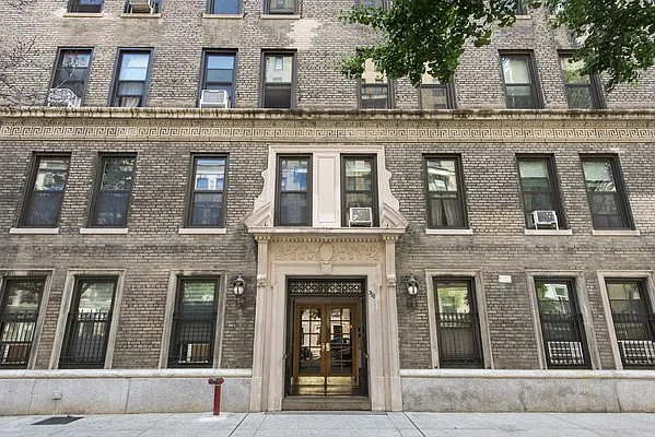 Sold by Ann Ferguson, LLC | media 5