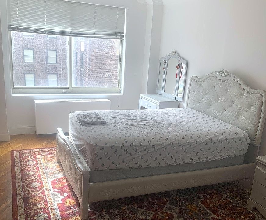 2nd image of 145 E 48th St #17CD