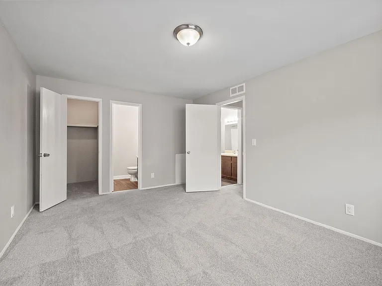 Chalet Villa Lakefront Community — Photo 30